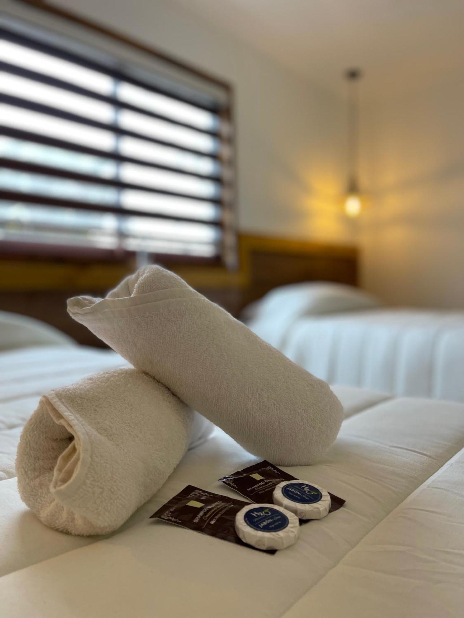 Residencial Victoria Said Hotell Linares Eksteriør bilde