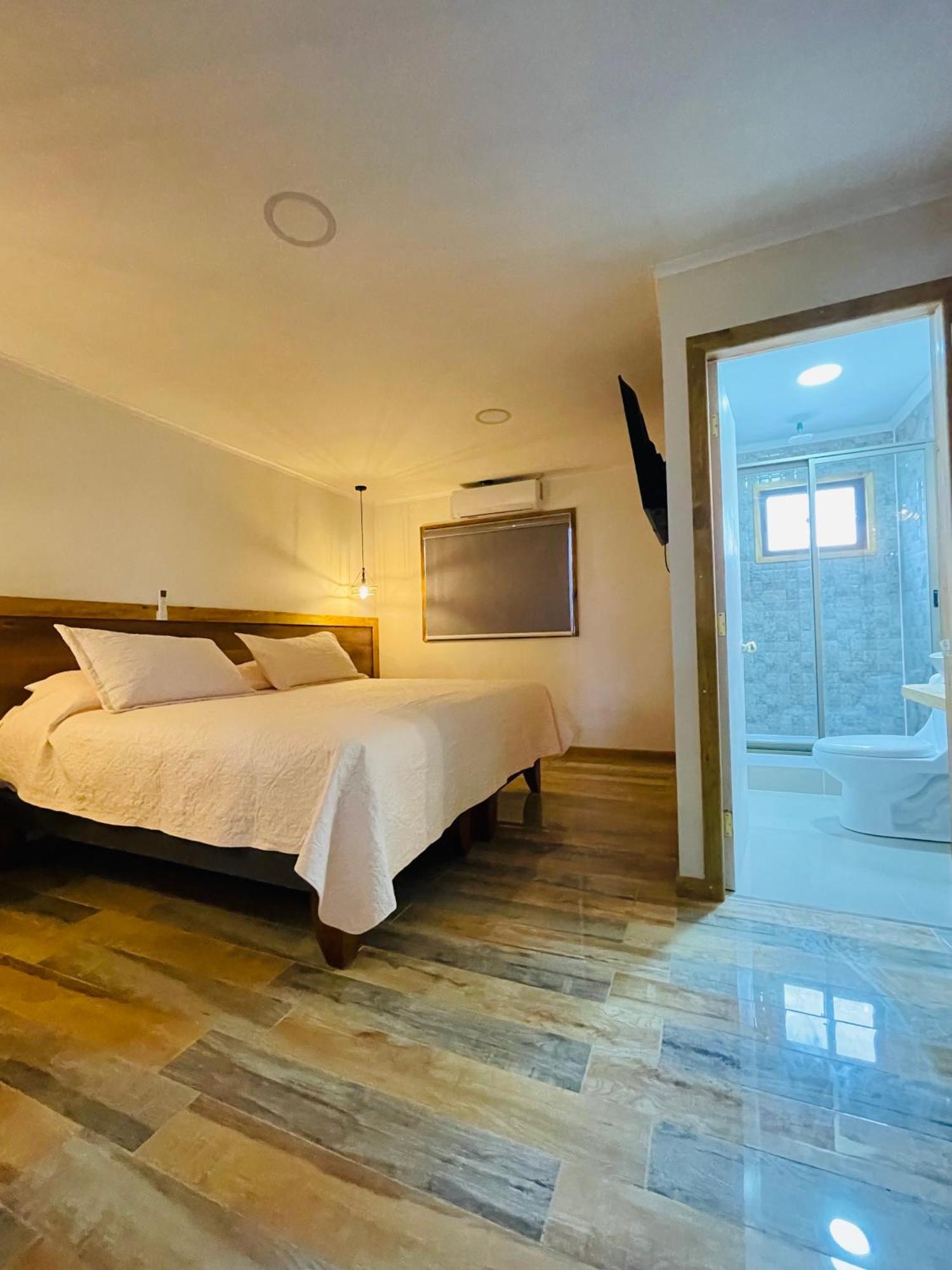 Residencial Victoria Said Hotell Linares Eksteriør bilde